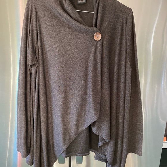 Grey cardigan with wood button - Picture 5 of 5